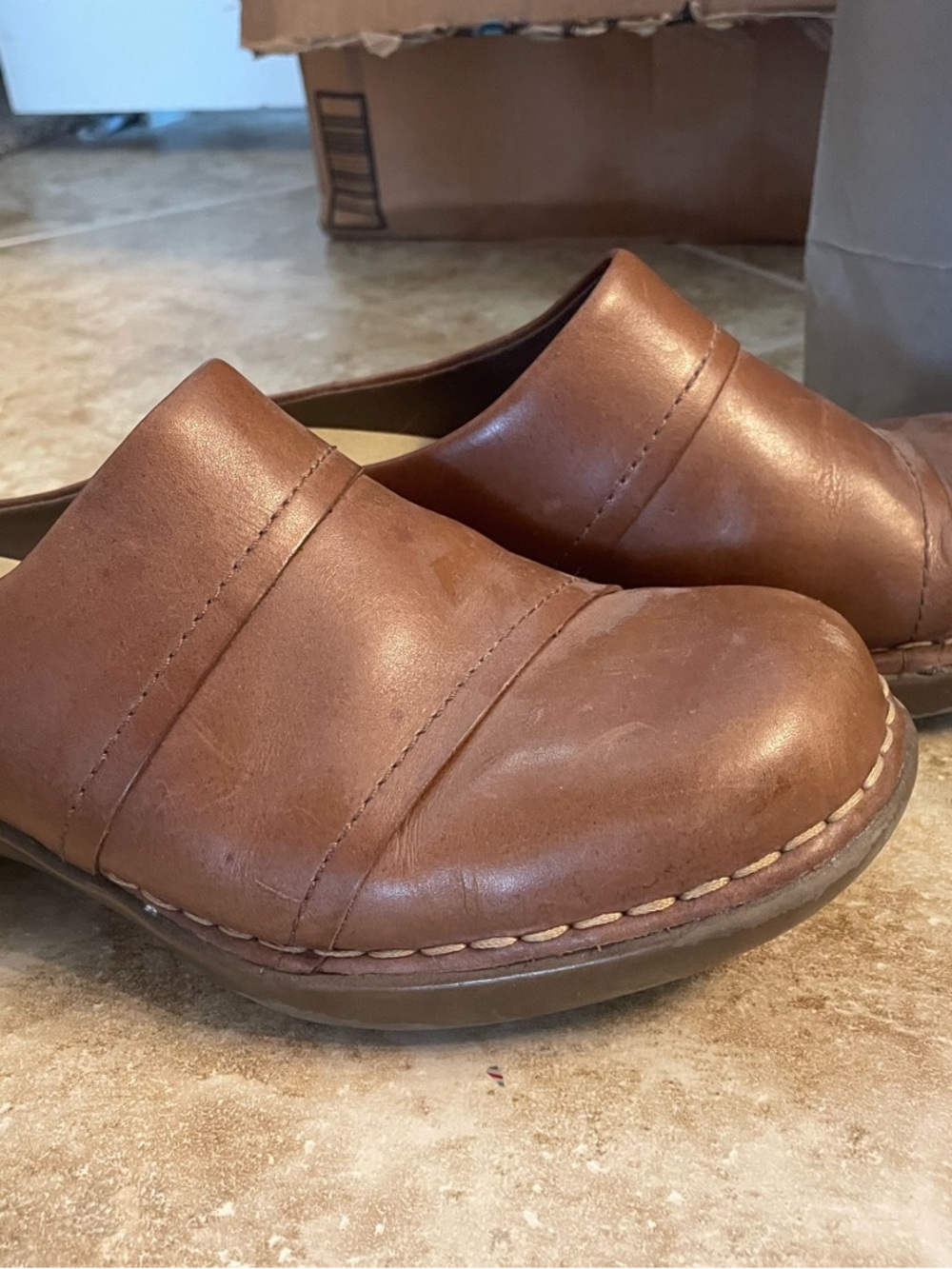 Dockers women’s Chestnut Brown Leather Slip-On Clogs